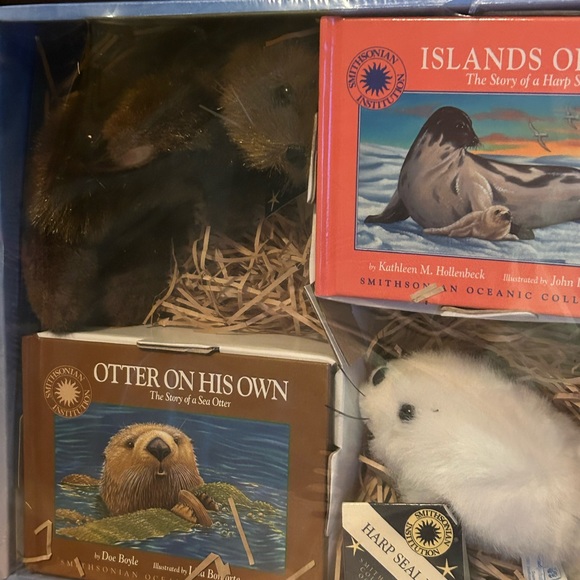 Smithsonian Oceanic Collection Wildlife Story & Stuffed Toy - Picture 7 of 7